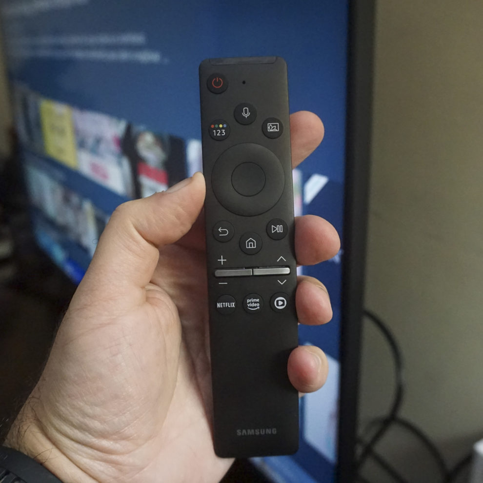 Review TV Samsung Crystal TU8000 (4K 50") INTERFACES